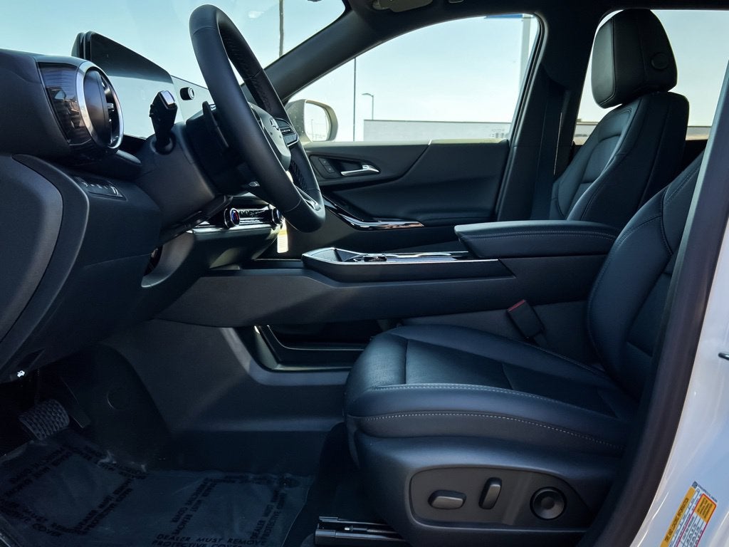 2027 Chevrolet Equinox LT - Photo 12