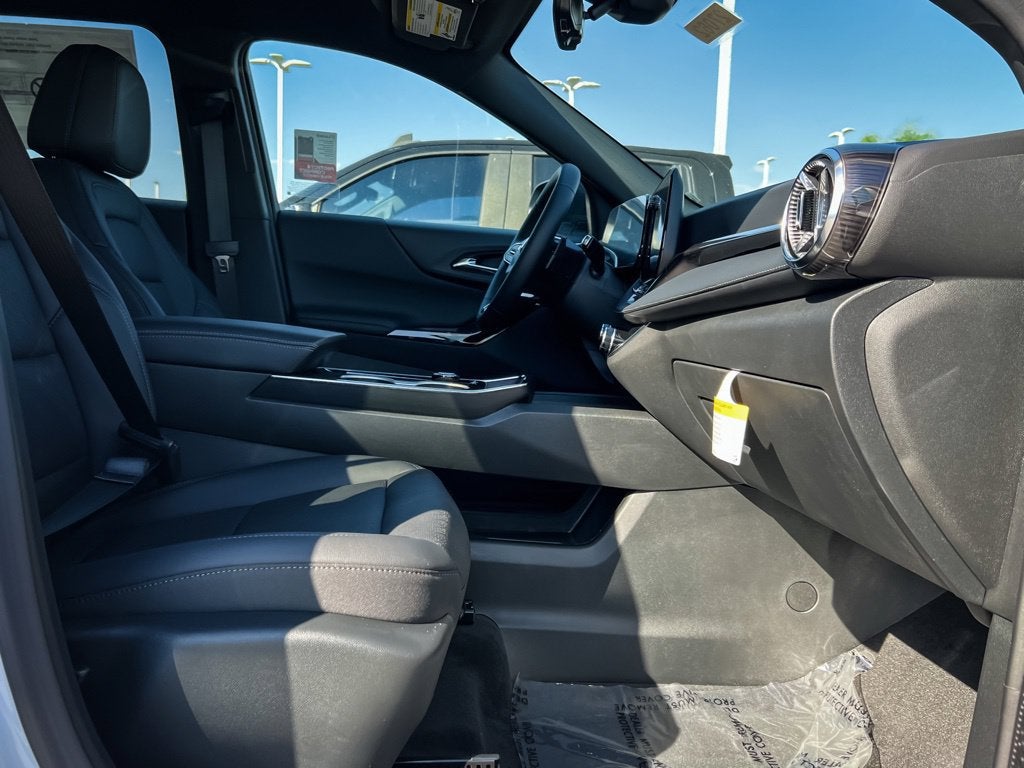 2027 Chevrolet Equinox LT - Photo 24