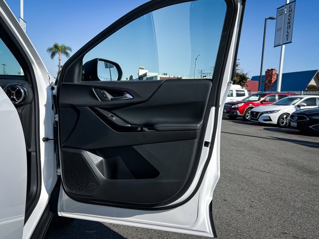 2027 Chevrolet Equinox LT - Photo 25