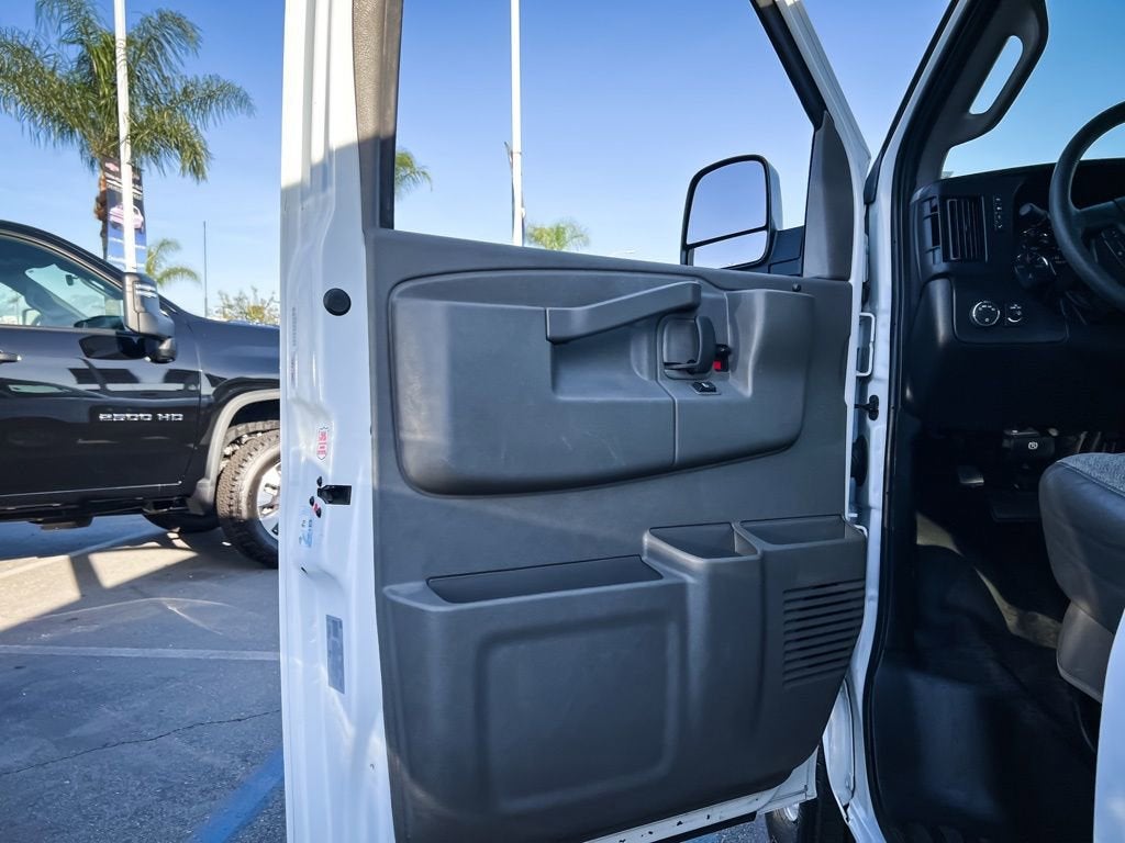 2023 Chevrolet Express Passenger LS