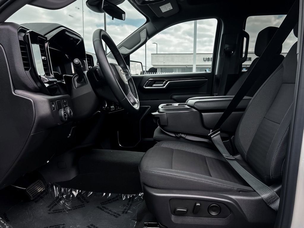 2025 Chevrolet Silverado 1500 LT