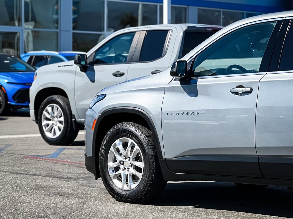 2023 Chevrolet Traverse LS