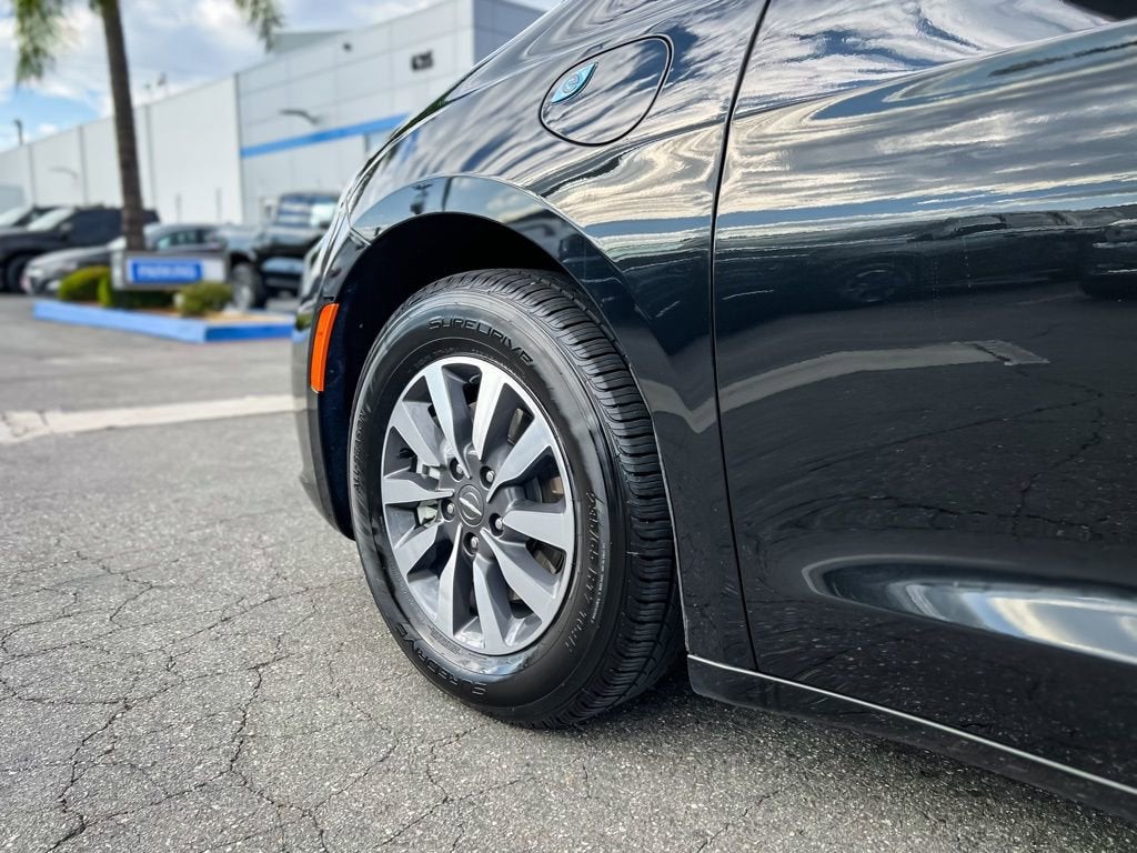 2024 Chrysler Pacifica Hybrid Select