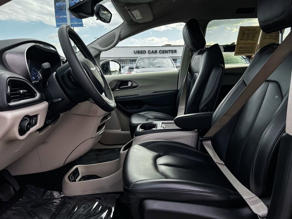 2024 Chrysler Pacifica Hybrid Select