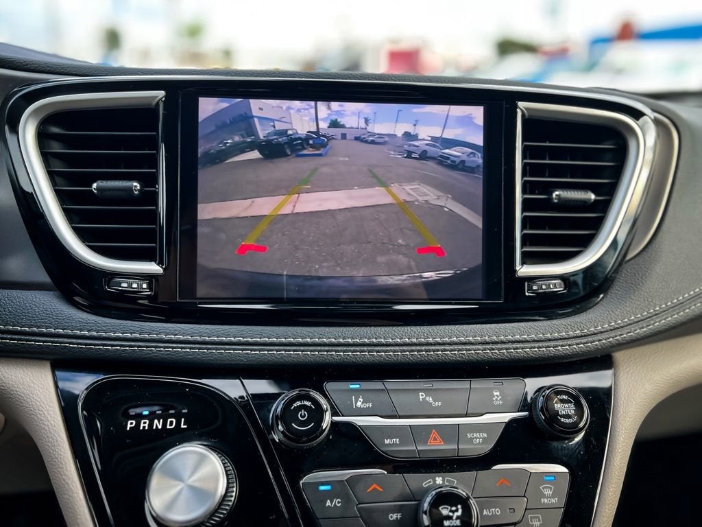 2024 Chrysler Pacifica Hybrid Select