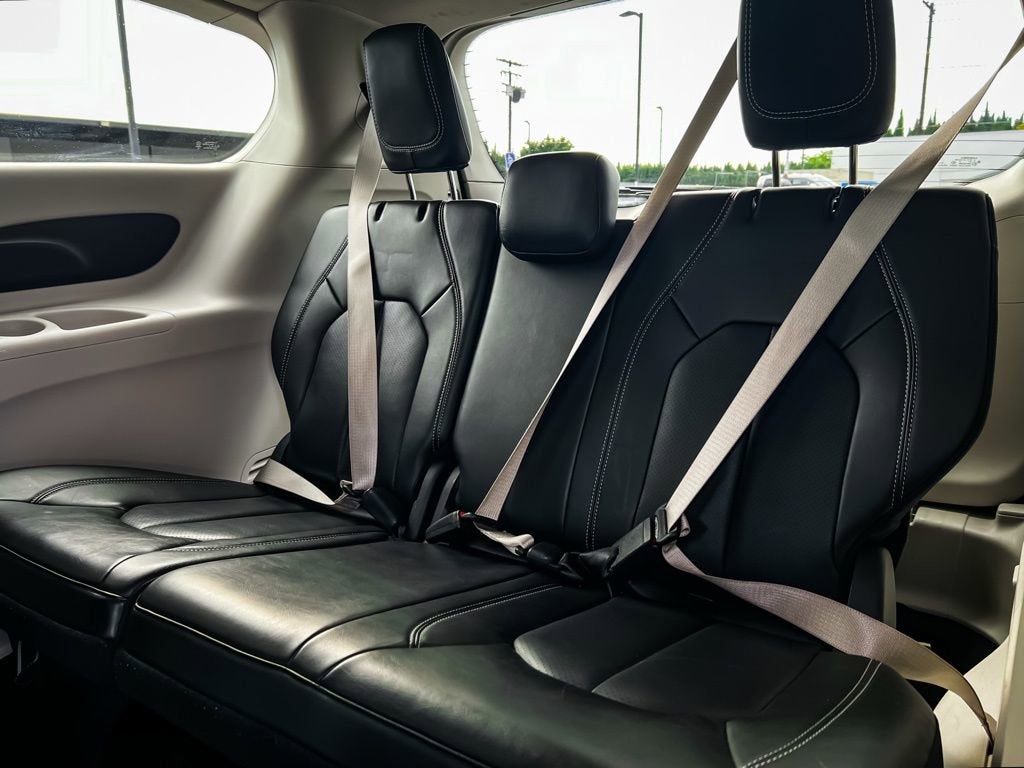 2024 Chrysler Pacifica Hybrid Select