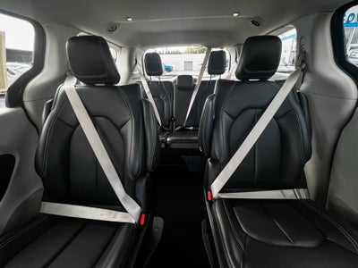 2024 Chrysler Pacifica Hybrid Select