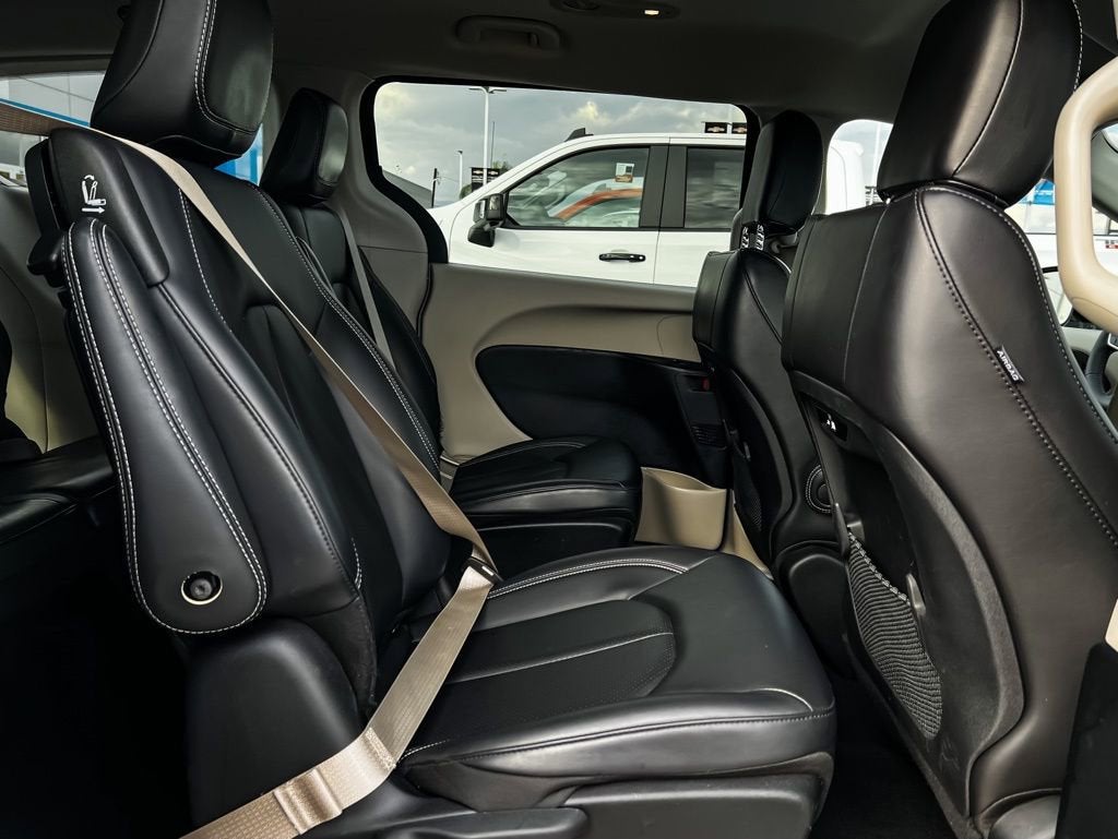 2024 Chrysler Pacifica Hybrid Select