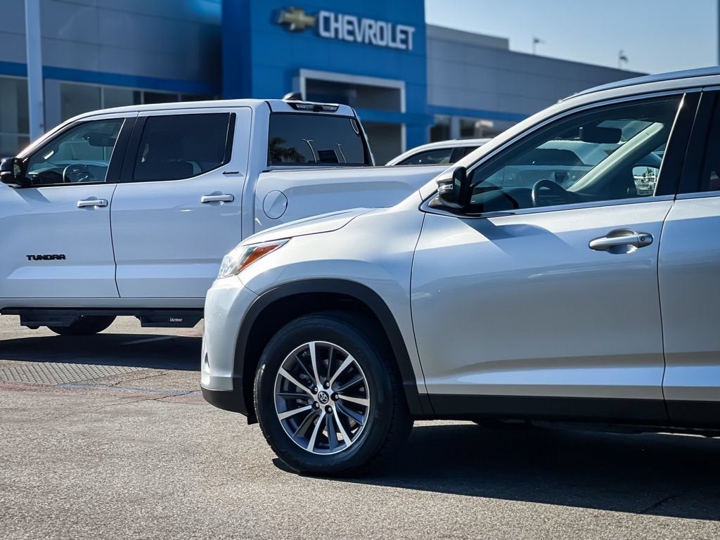 2019 Toyota Highlander SE