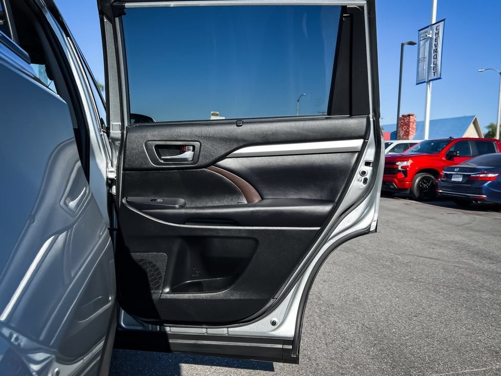 2019 Toyota Highlander SE