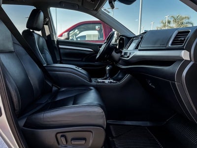 2019 Toyota Highlander SE