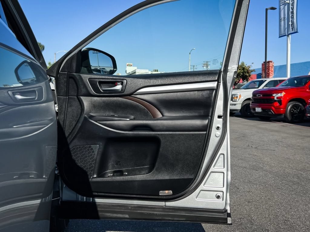 2019 Toyota Highlander SE