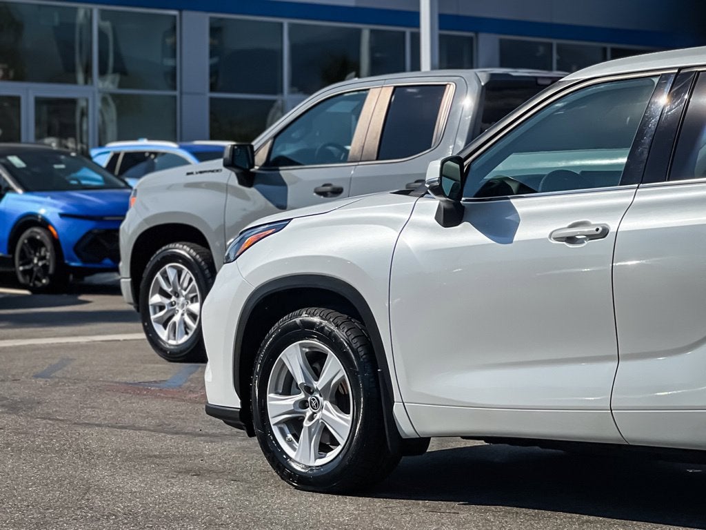 2022 Toyota Highlander LE