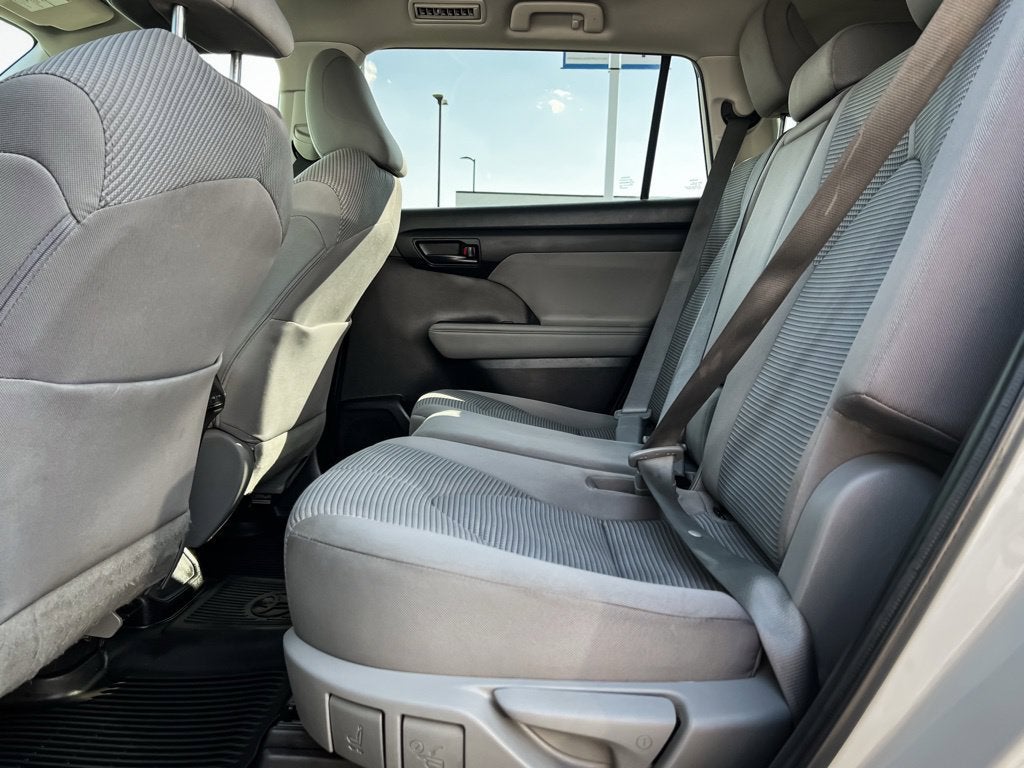 2022 Toyota Highlander LE