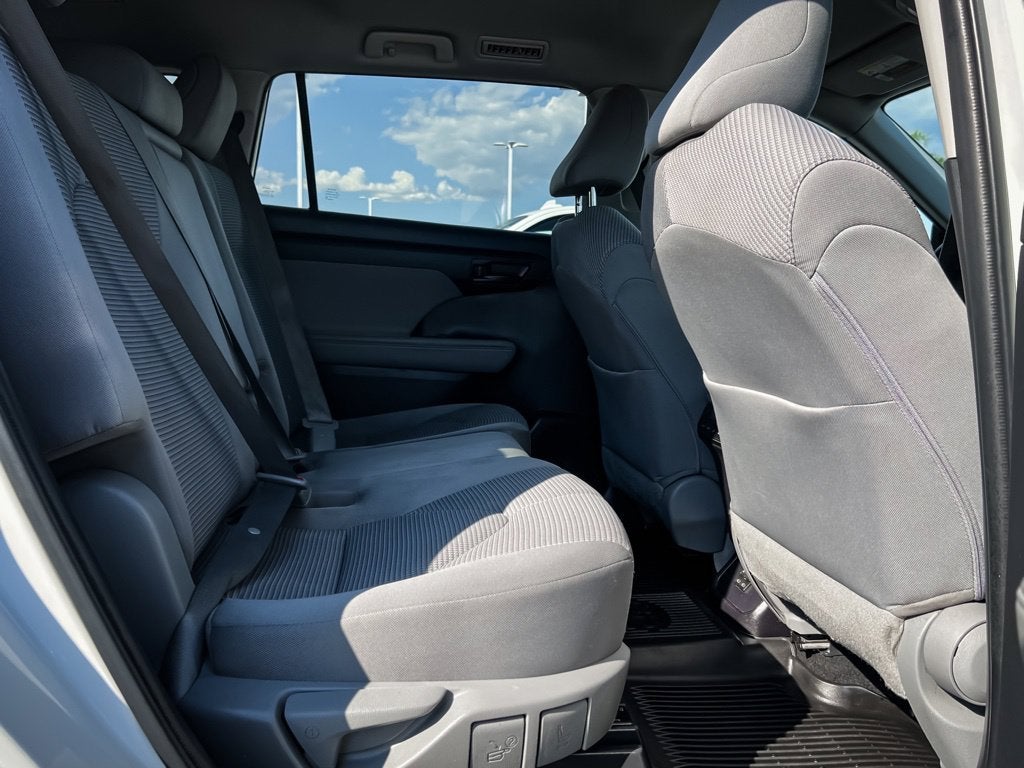 2022 Toyota Highlander LE