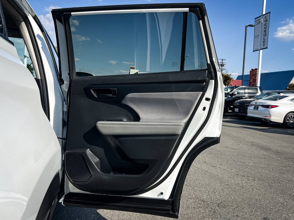 2022 Toyota Highlander LE