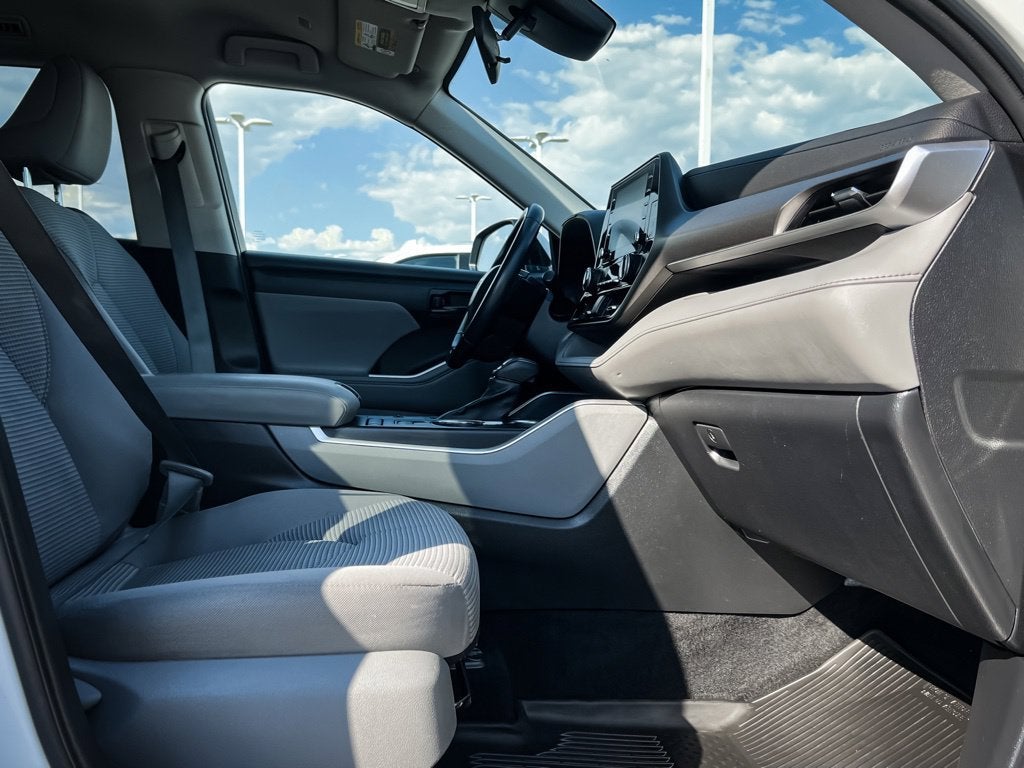 2022 Toyota Highlander LE