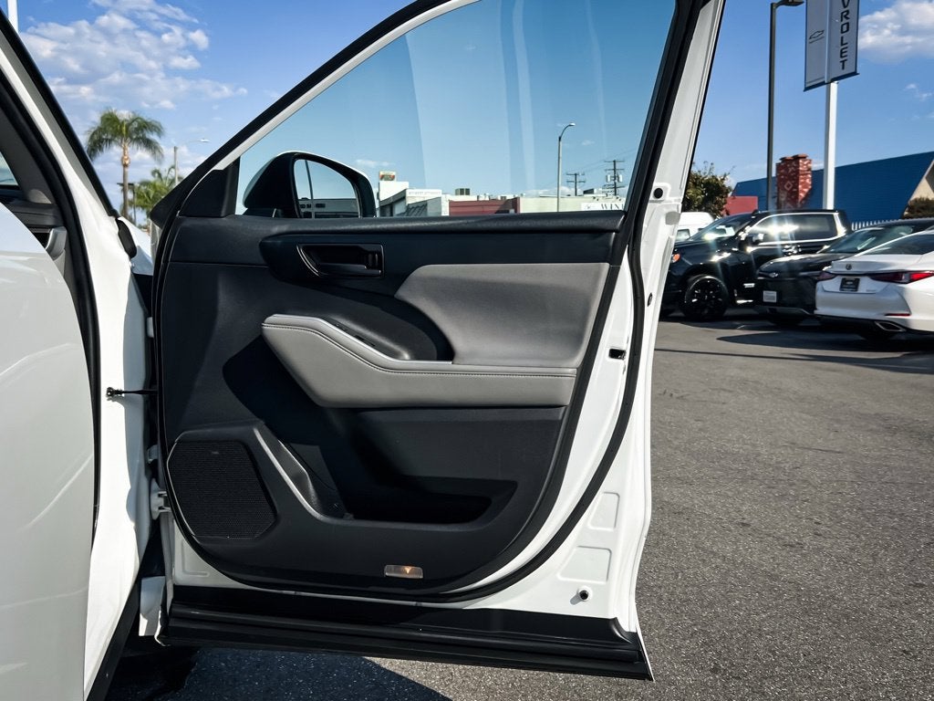 2022 Toyota Highlander LE