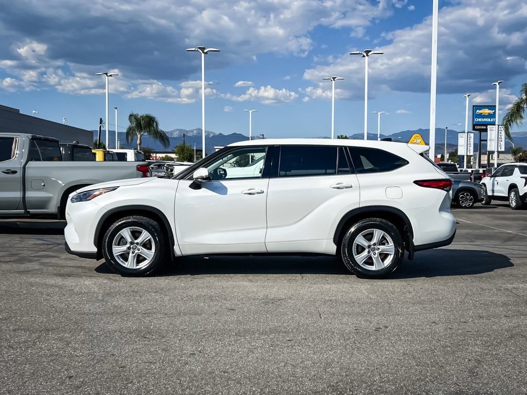 2022 Toyota Highlander LE
