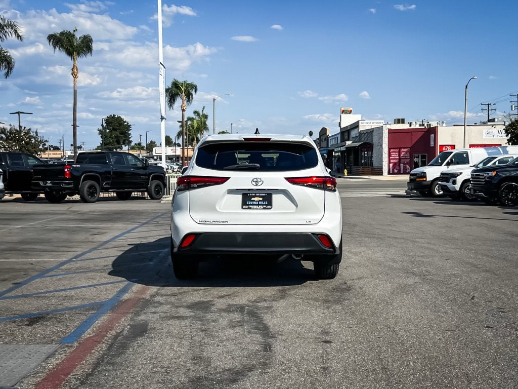 2022 Toyota Highlander LE